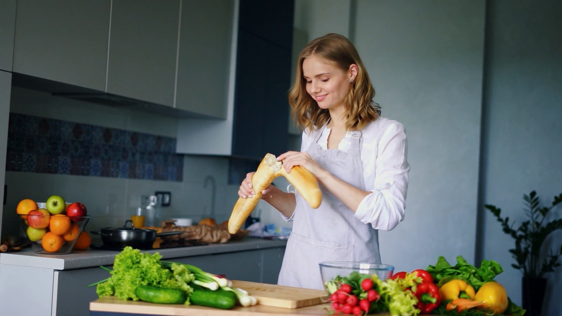 https://dm0qx8t0i9gc9.cloudfront.net/thumbnails/video/Vd3bj2jPe/videoblocks-happy-girl-breaking-and-eating-french-baguette-in-kitchen-woman-tasty-baked-baguette-bread-natural-ingredients-for-healthy-dieting-smiling-girl-eat-healthy-food-healthy-cooking_routqnslq_thumbnail-1080_05.png